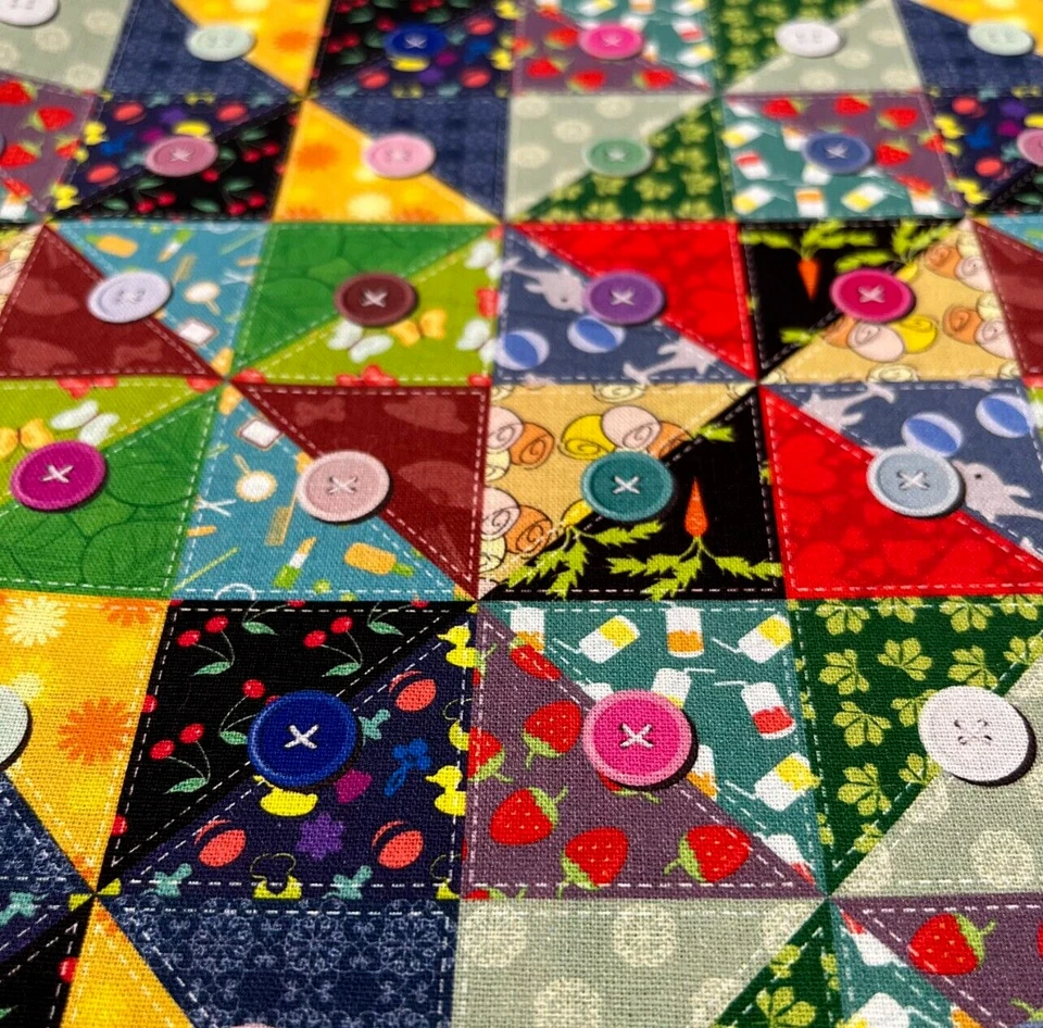 Stoff Meterware Baumwollstoff Patchwork 50 cm Dreieck Erdbeeren Delphine Knöpfe - Bild 4 von 4