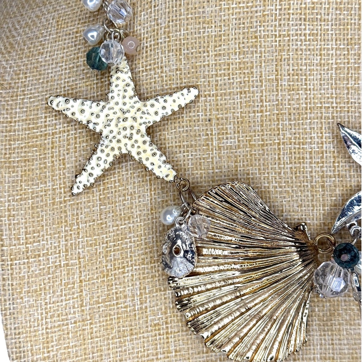 Seashell Themed Statement Necklace Oversized Shel… - image 4