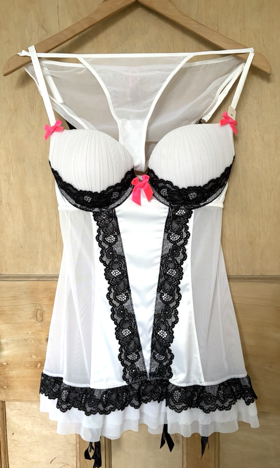LA SENZA Babydoll  Knickers & Suspenders Size Medium WHITE BNWT