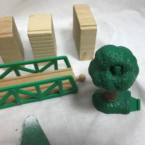 Lot of 10 Wooden Blocks Trees Bridge Train Thomas & Friends the Little Engine - Picture 6 of 6