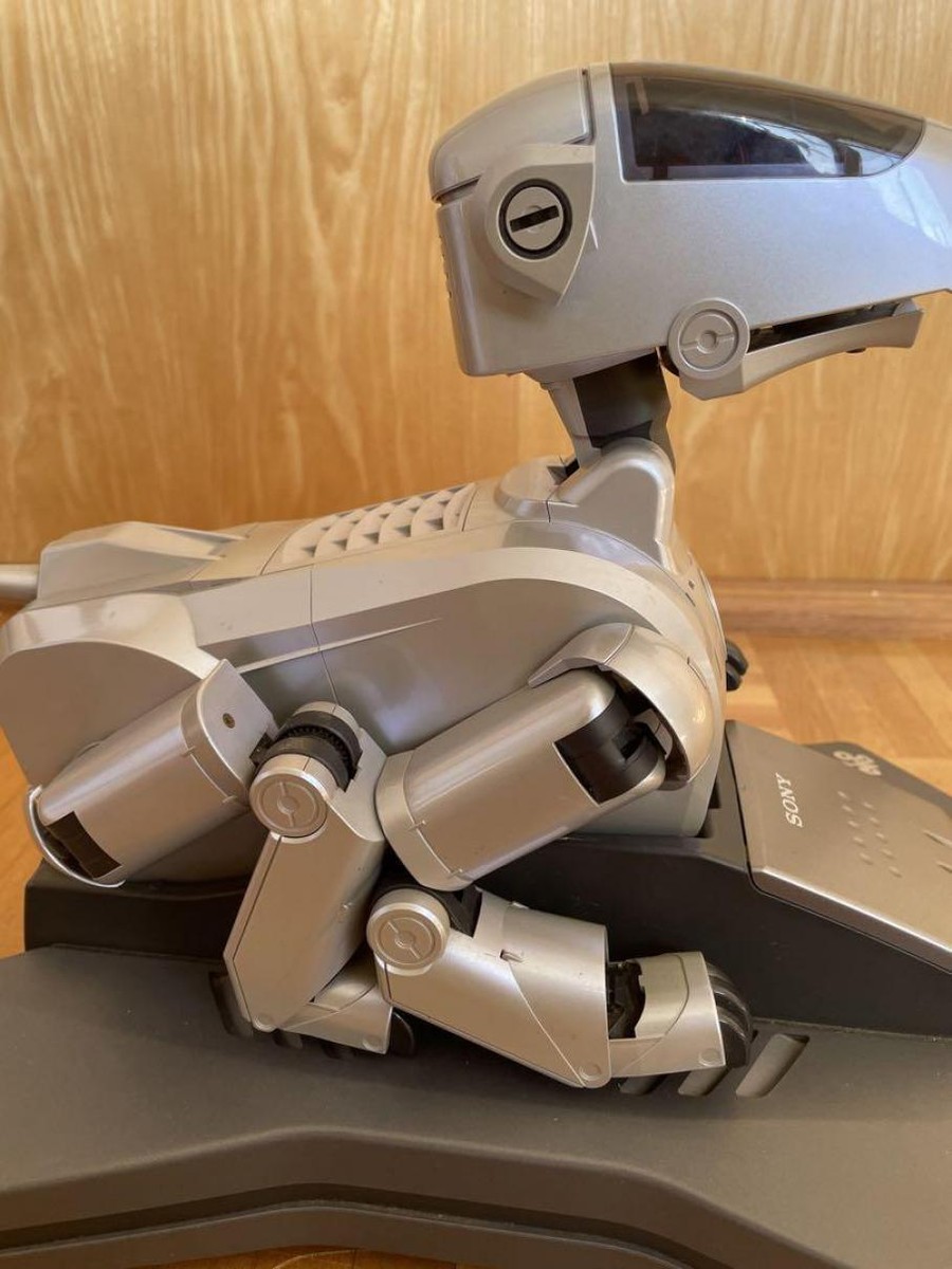 Sony AIBO ERS-111 Entertainment Robot Dog First generation Sony AIBO ERS-111 Entertainment Robot Dog First generation