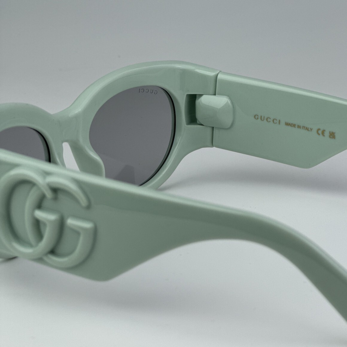 Gucci GG1544S 003 BRAND NEW Sunglasses Green Grey Unisex Oval Gucci Women AUTHENTIC Sunglasses Green Grey Oval GG1544S 003  main image 3