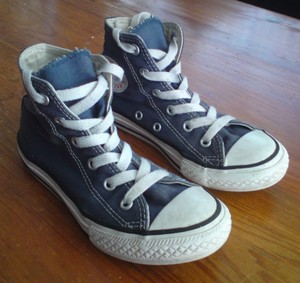 navy converse boots