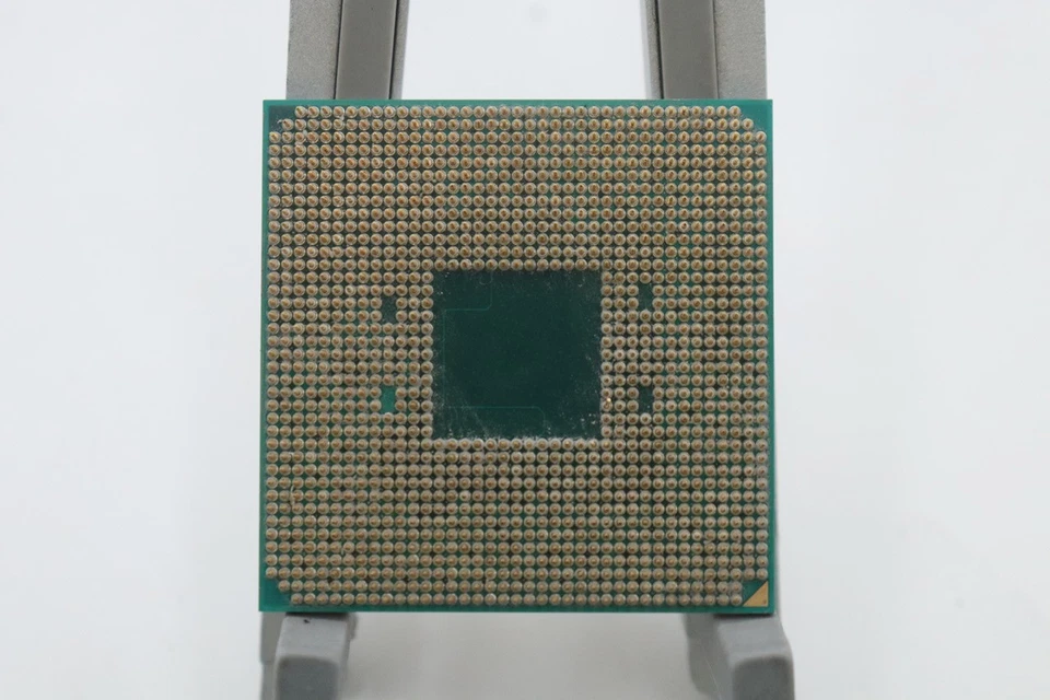 PROCESADOR AMD RYZEN 3 PRO 3200G | 3,60 GHZ | YD320BC5M4MFH Foto 2 de 2