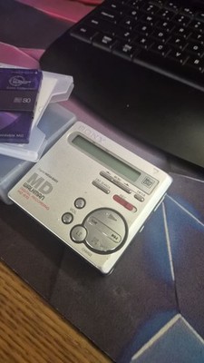 Sony MZ-R70 Walkman Portable MD MiniDisc Recorder minidisks and remote. tested. 