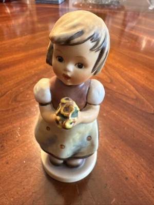 VTG Goebel M.I. Hummel #257  For Mother  Figurine Girl w Flowers TMK5 W Germany