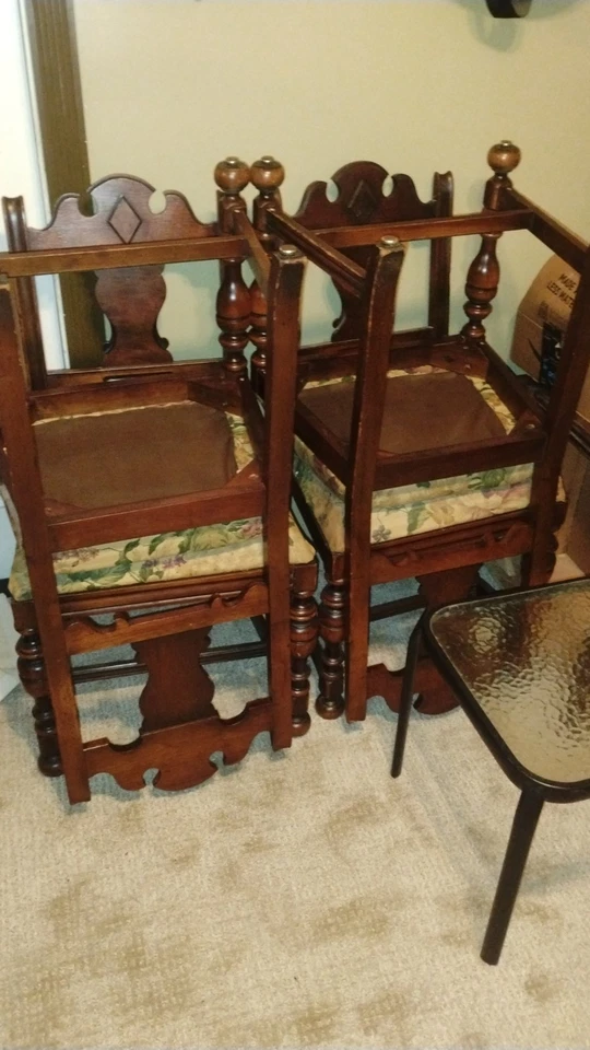 1926 Berkey And Gay Dinning Set. - Image 3 of 4