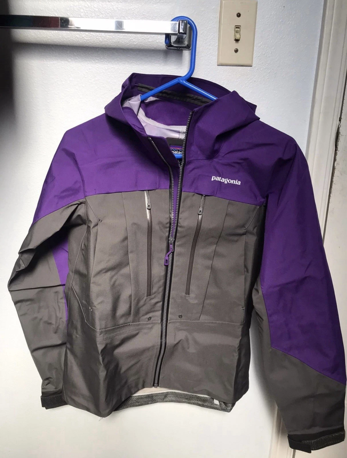 NWT Patagonia River Salt Wading Jacket Women's Medium
Opens in a new window or tab