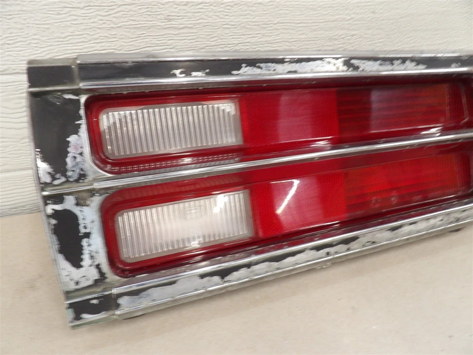 LUZ TRASERA LADO PASAJERO DERECHA MONTAJE LÁMPARA PLYMOUTH VOLARE 1976-77 CUSTOM PREMIER Foto 3 de 4