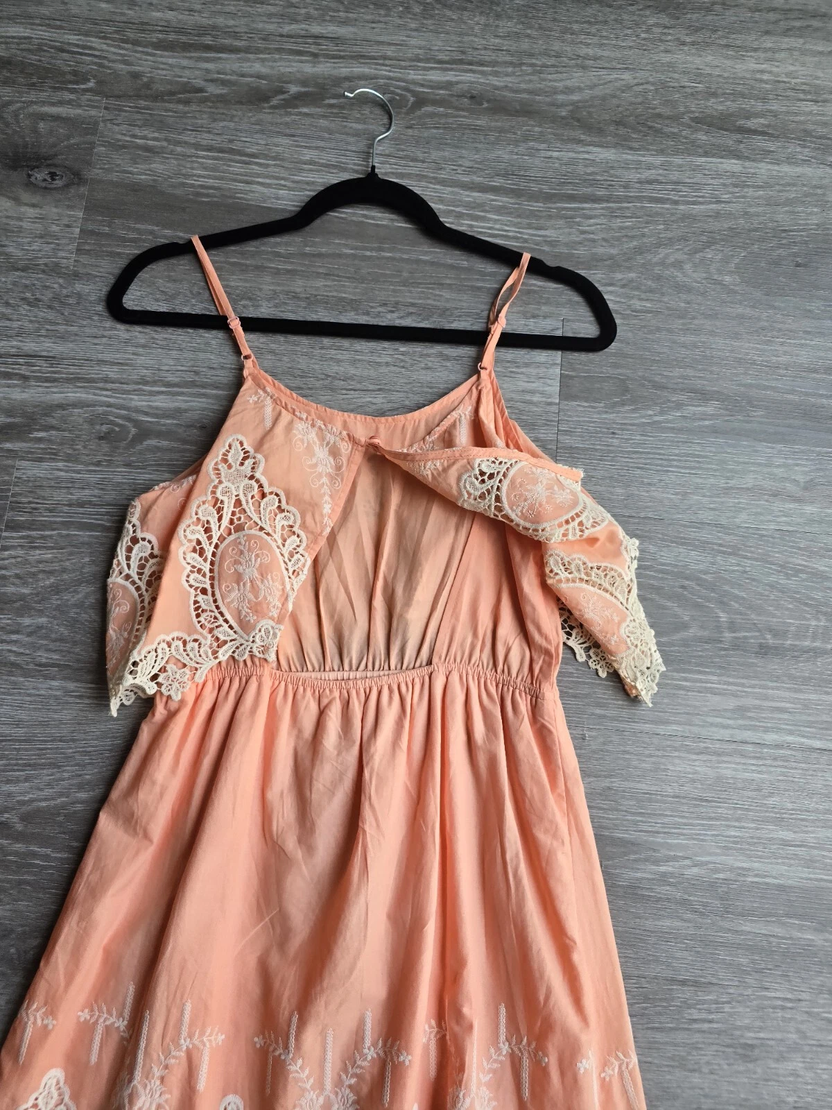 OFF WHITE Abito donna corto pomodoro volante cotone pesca bianco sporco con accenti di pizzo. Taglia S