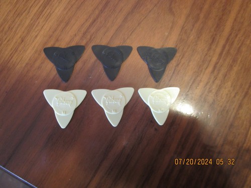 6 Gibson Guitar Picks, 1979 Tripik Propellor - 2 Color Variations #1024 NOS