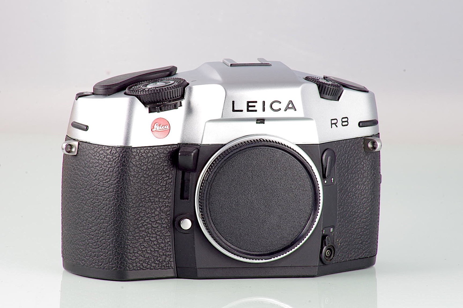 LEITZ LEICA R8 R-8 SILVER BODY MADE IN GERMANY CLA SERVICED TESTED R SYSTEM
