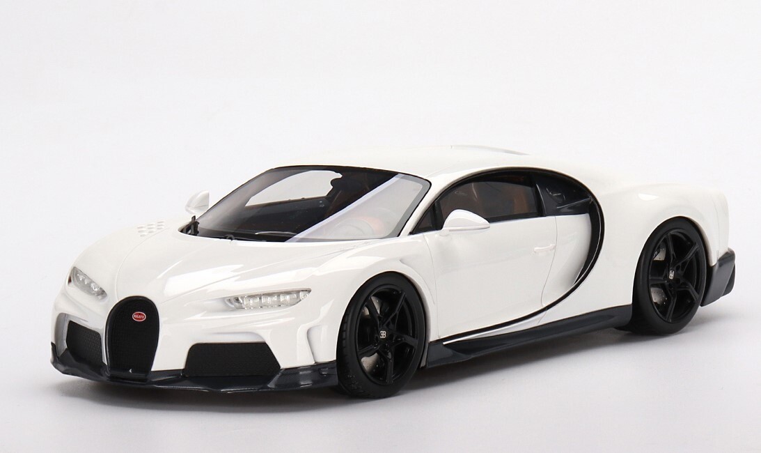 ミニカー autoart 1/18 Bugatti Chiron 1:18 Bugatti Chiron by Autoart Review - YouTube