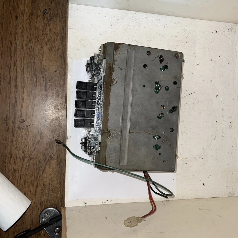 1968 1969 Plymouth GTX Satellite Road Runner original AM Radio 68 69 - Image 4 of 4