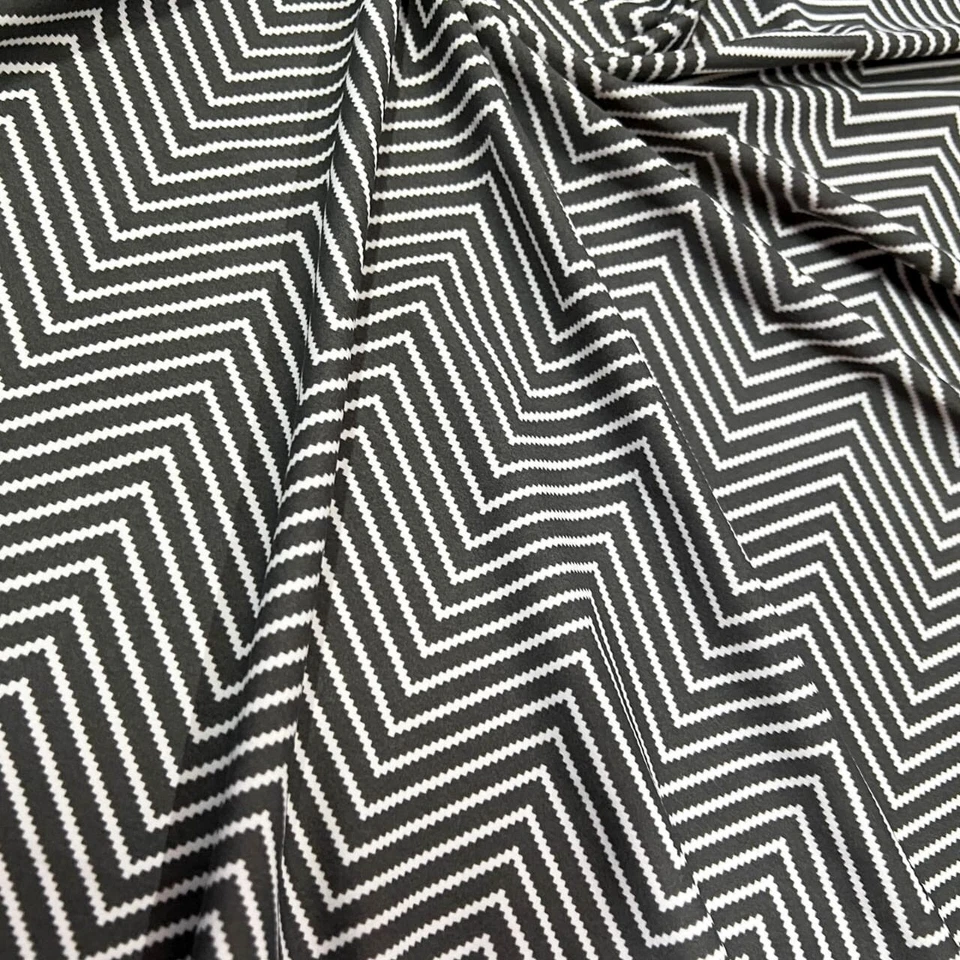 Ткань Zig Zac с черно-белым принтом из спандекса эластичная в ярдах для купальных костюмов 4 направления - Изображение 3 из 4