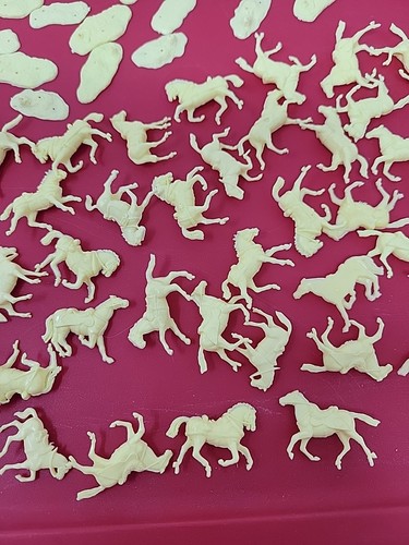 Lot of Airfix Plastic Model 1/72 HO/OO Horses/Stands/Bases Unpainted - Picture 4 of 8