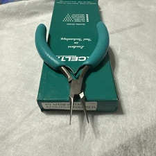 EXCELTA 47I 4-1/2IN SMALL NEEDLE NOSE ESD PLIERS NEW OLD STOCK