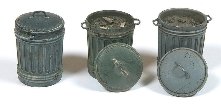 Vallejo SC212 - 1/35 Trash Bins, 3 Pieces