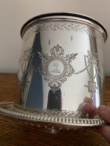 EXQUISITE ANTIQUE 19TH C SILVER PLATE MARTIN HALL ORNATE CRESTED BISCUIT BARREL - Picture 3 of 14