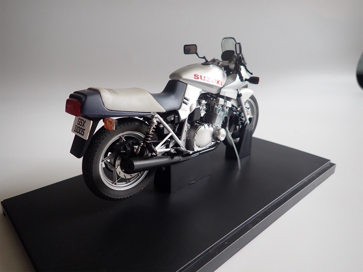 1/12 autoart SUZUKI GSX 1100S KATANA Motorcycle model 12151 1/12 autoart SUZUKI GSX 1100S KATANA Motorcycle model 12151