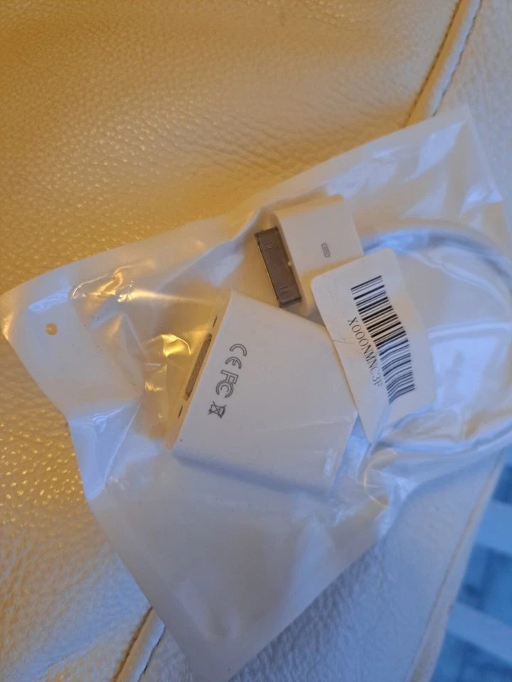 iPad iPhone iPod Connector to VGA Adapter A1368 - Image 2 of 2