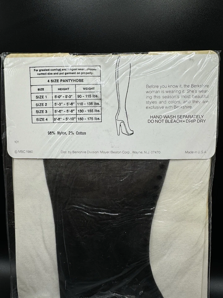 Винтажные колготки Berkshire Fashions Black Dot размер 1 (B-1034) - Изображение 4 из 4