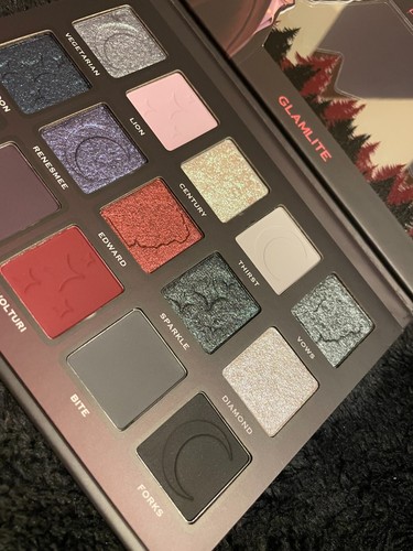 GLAMLITE X TWILIGHT TEAM EDWARD PALETTE - Picture 5 of 7