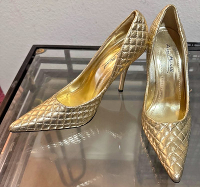 NEW NWOT Anne Michelle Gold quilted pumps/Shoes 3.5 in heel Sz 6.5