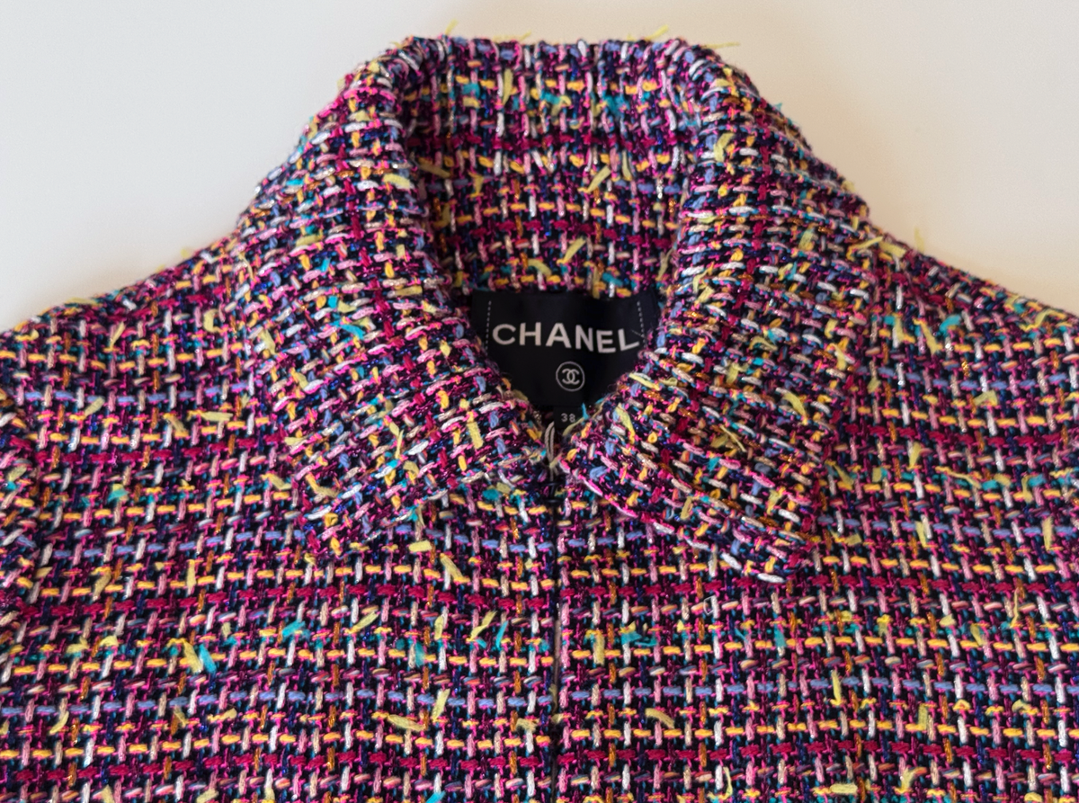 NWT 23A CHANEL DAKAR PINK MULTICOLOR TWEED CC BUTTONS RUNWAY COAT