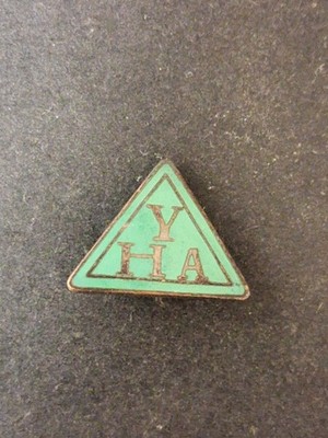 Vintage grüne Emaille YHA Jugendherberge Associatio dreieckige Abzeichen Krawatte Anstecknadel 