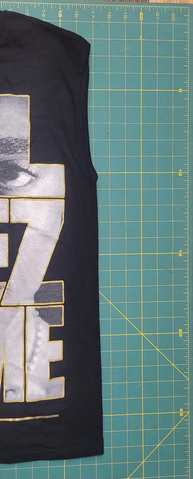 FILA T shirt Tupac All Eyez On Me Small nuova con etichetta Hot Topic nera maglietta grafica oro 2pac