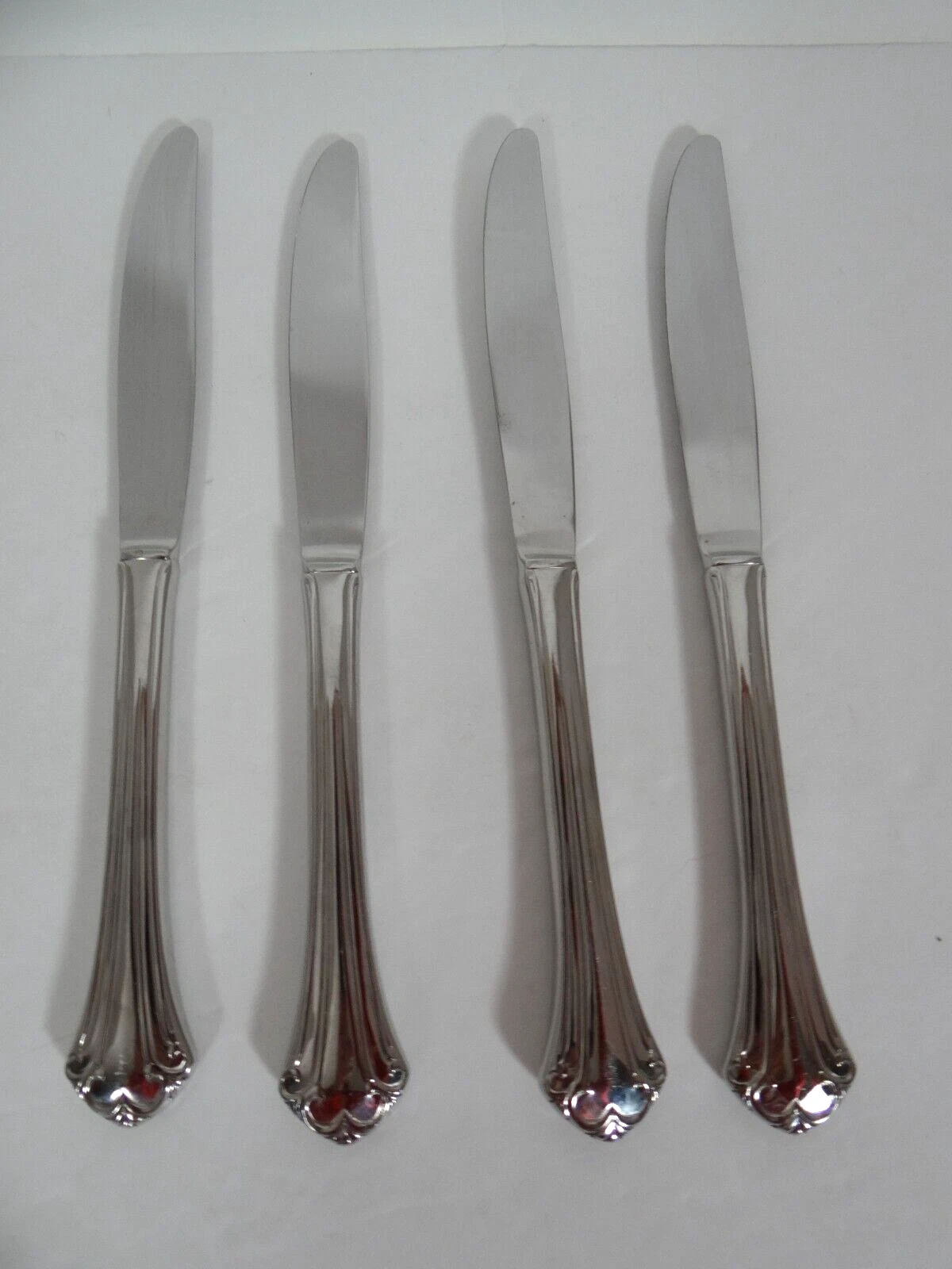 Reed & Barton Regine Dinner Knife Set of 4 Glossy Stainless Korea Serrated Edge