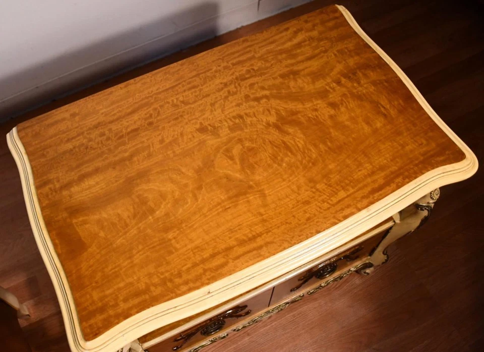 1920 par de Mesas de Cabeceira/Mesas de Cabeceira Francesas Antigas de Madeira Cetim Pintadas à Mão - Imagem 2 de 4