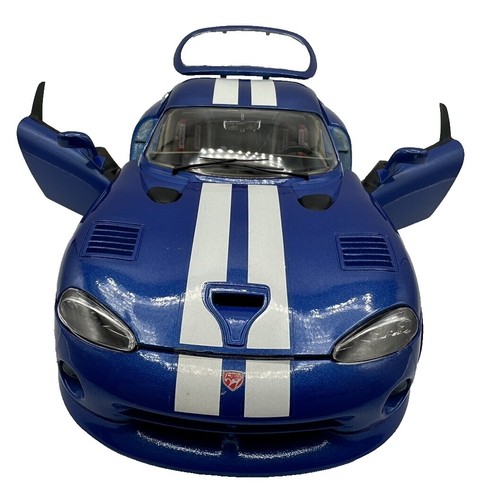 DODGE: A 1:18 scale Burago 1993 Dodge Viper RT/10 die-cast model