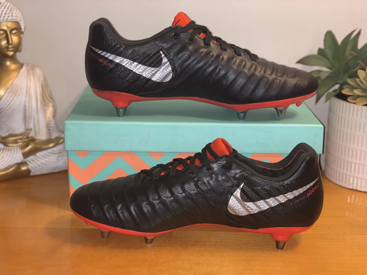 Nike hotsell tiempo black
