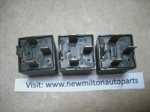13 171 831 3 GENUINE VAUXHALL ASTRA MK6 INSIGNIA CORSA MERIVA ZAFIRA RELAYS - Picture 3 of 3