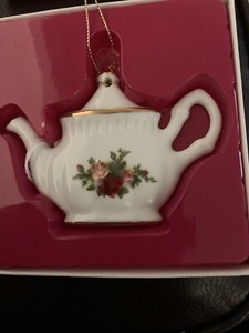 ROYAL ALBERT OLD COUNTRY ROSES TEAPOT ORNAMENT - ROYAL DOULTON
