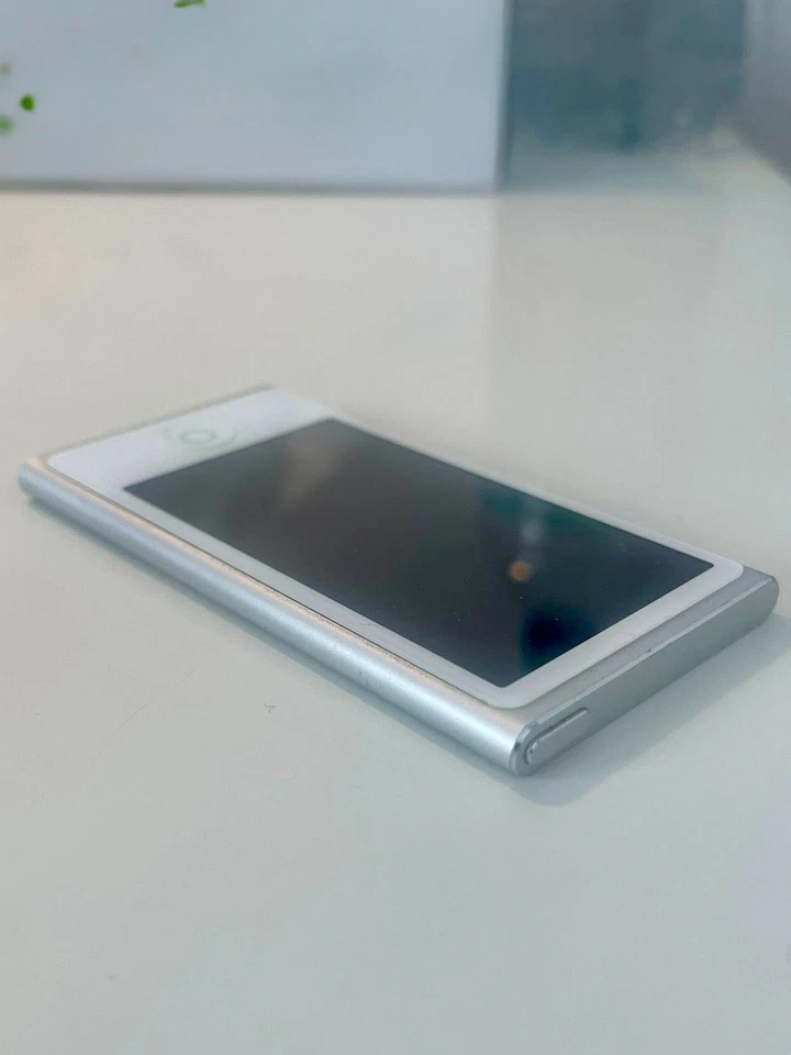 Apple iPod Nano 16GB Lettore MP3/MP4 - Argento - Immagine 3 di 4