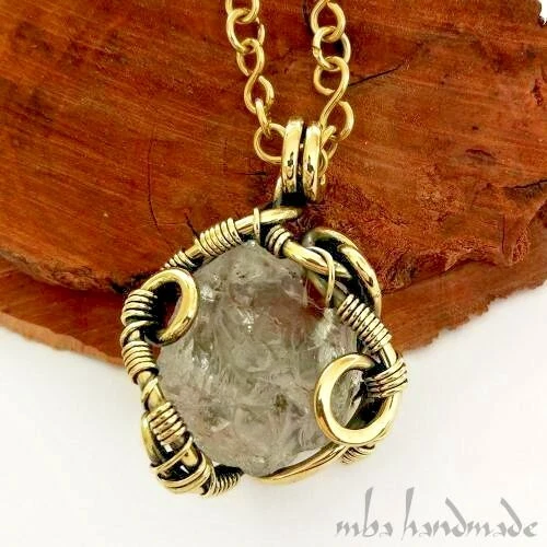 Colgante de cristal de prasiolita (amatista verde) + cadena de latón real hecha a mano de 20"" Foto 3 de 4