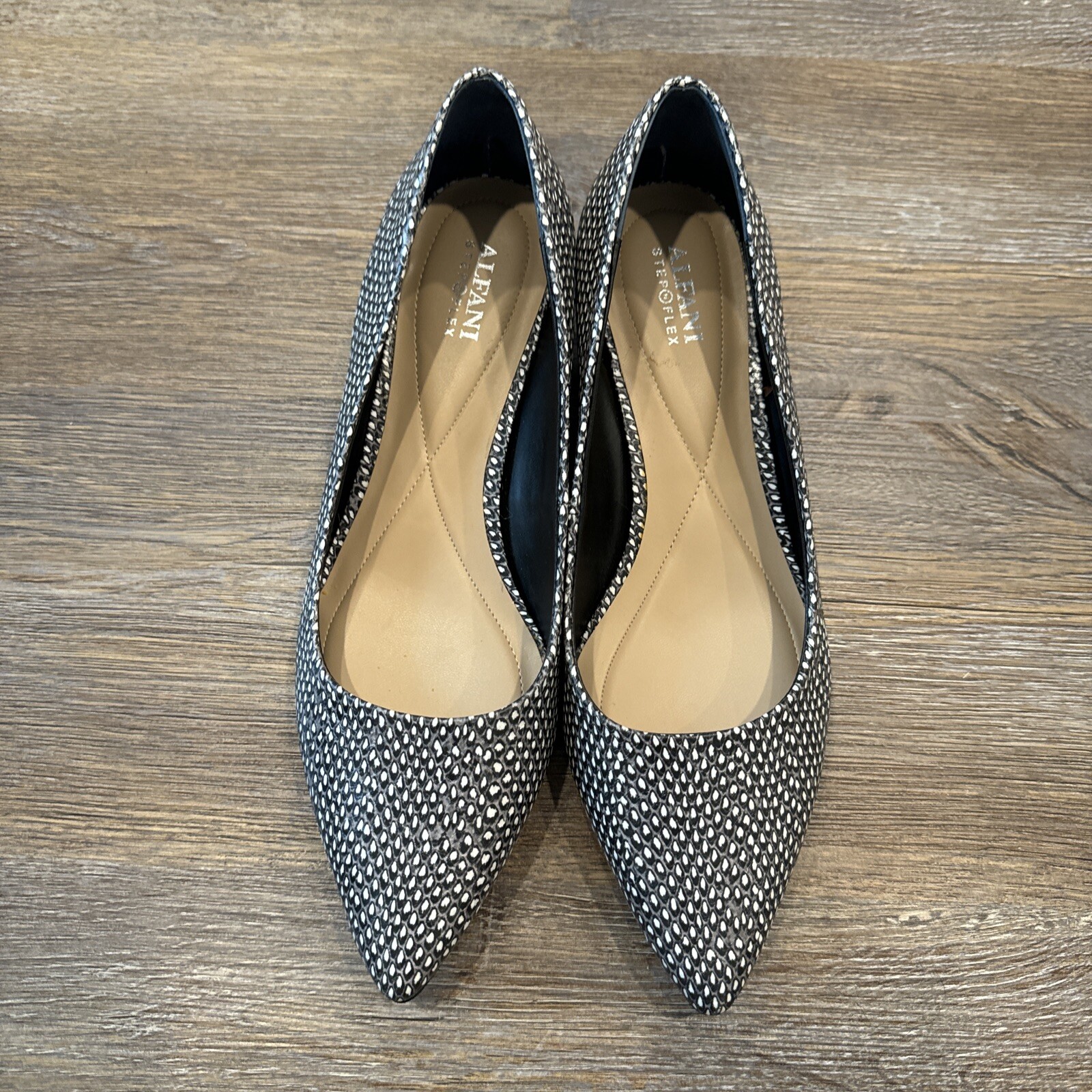 Alfani Step Flex  Bland And White Size 10 M