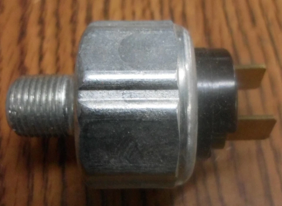 Interruptor de freno de semáforo NORS se adapta a 46 47 48 49 50 51 52 53 55 Early 58 Renault Foto 3 de 4