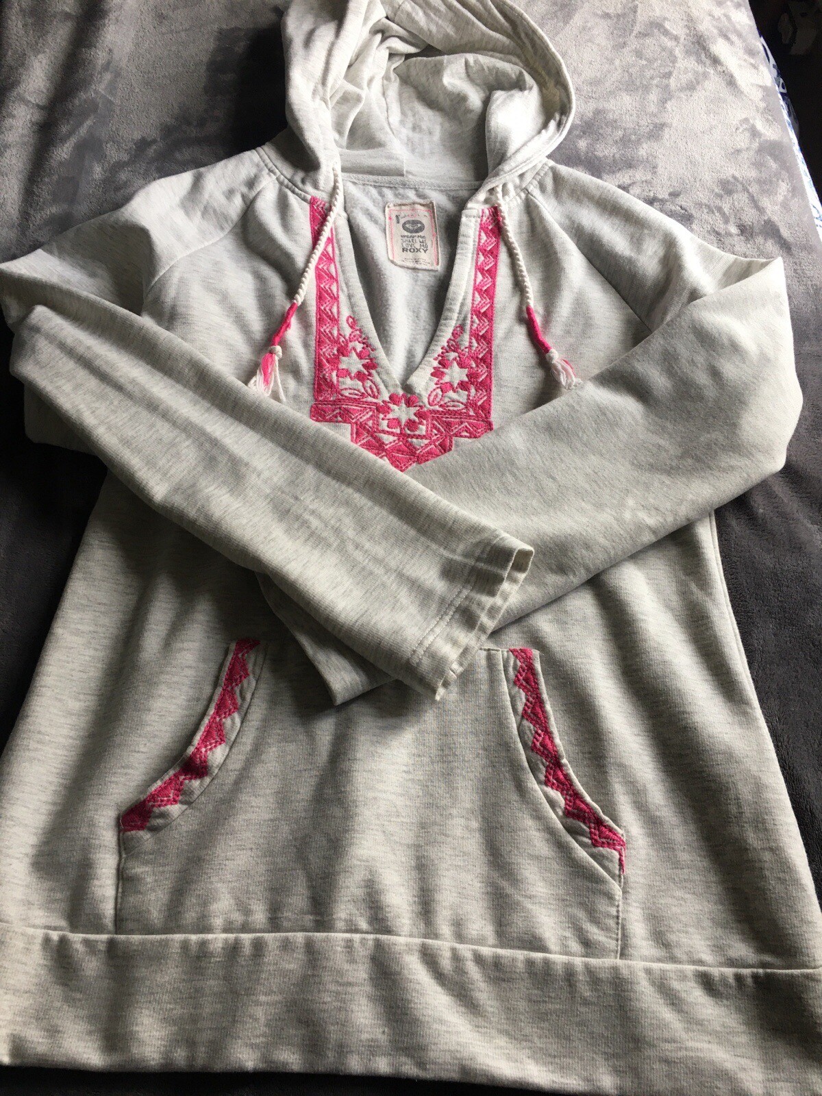 Roxy Junior’s Light Gray Pouch Pocket Pullover Ho… - image 1