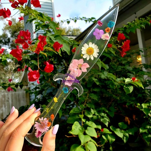 Handgefertigtes Harzmesser mit gepressten Blumen umwickelt Quarz Kristall Edelstein - PC#2 - Bild 5 von 5