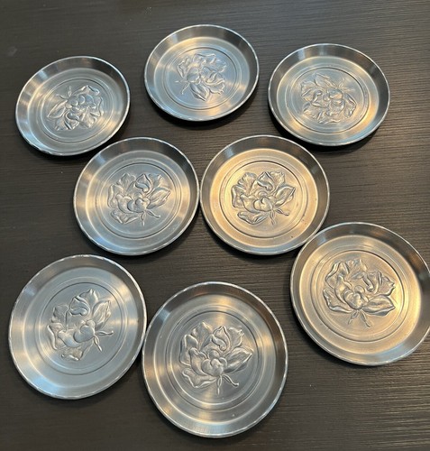 Vintage 1960 Silber Aluminium Getränk Bar Untersetzer 8er Set gewellter Rand Floral Rose - Bild 6 von 10