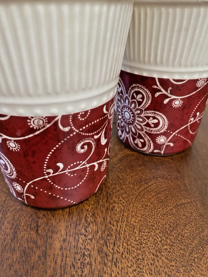 Pier 1 Imports Ironstone Exclusivo MARIBETH Tazas de Café Crema y Rojo - Juego de 2 Foto 2 de 4