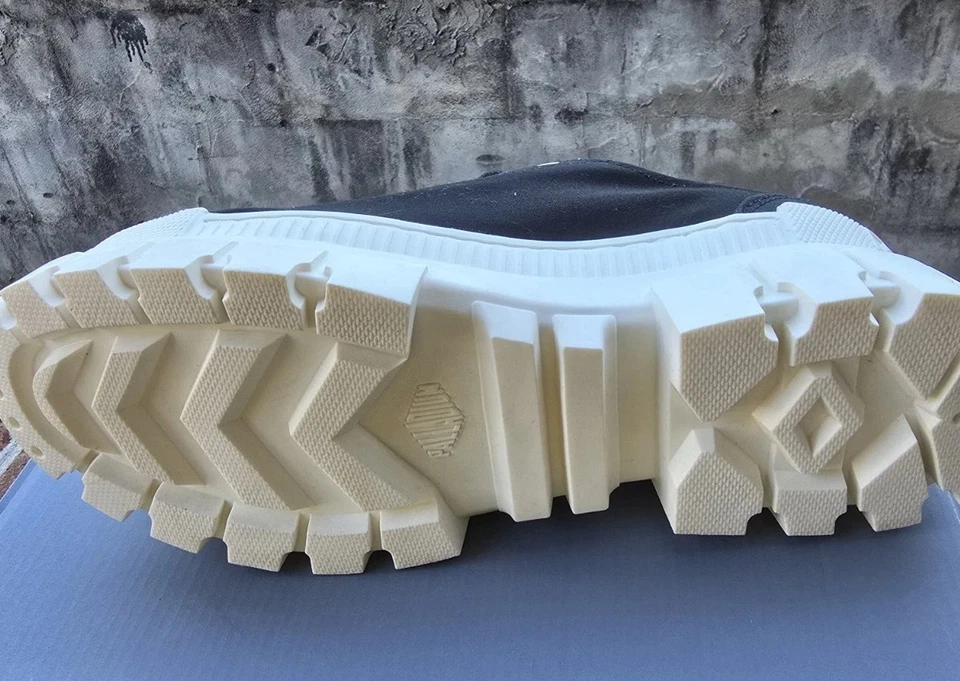 Zapatillas de plataforma Palladium Revolt para mujer - negras/blancas - talla 11 EE. UU. (43 EUR) Foto 3 de 4