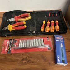 RS PRO Slotted Insulated Electrician Screwdriver Flat Head + Powerfix Snips