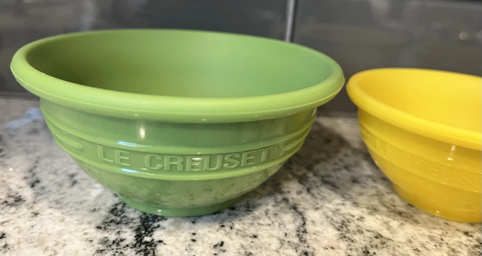 Juego de tres cuencos de silicona para tazas medidoras LE CREUSET-8 OZ.-4 OZ.-2 OZ. Foto 3 de 4