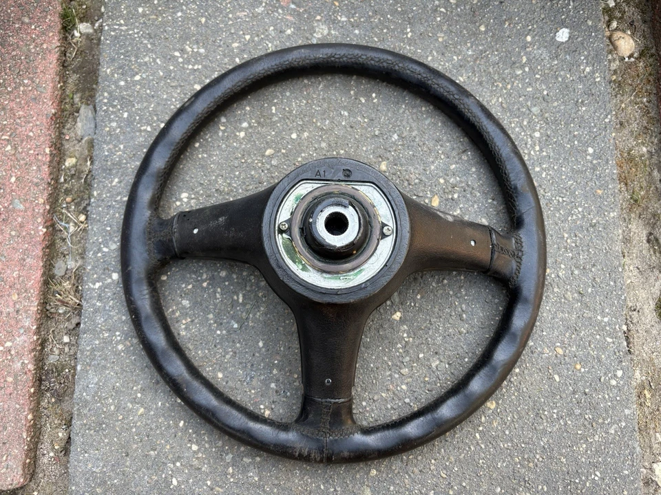 Volante BMW E30 M-Tech 1 E30 M3 325 320 318 E28 M5 M535 E24 M6 M635 Foto 3 de 4