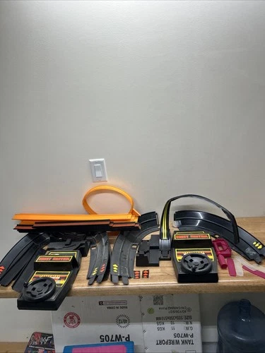 Vintage Hot Wheels Wipeout Race Track Set Toy Incomplete Sold As Is Parts + Xtra